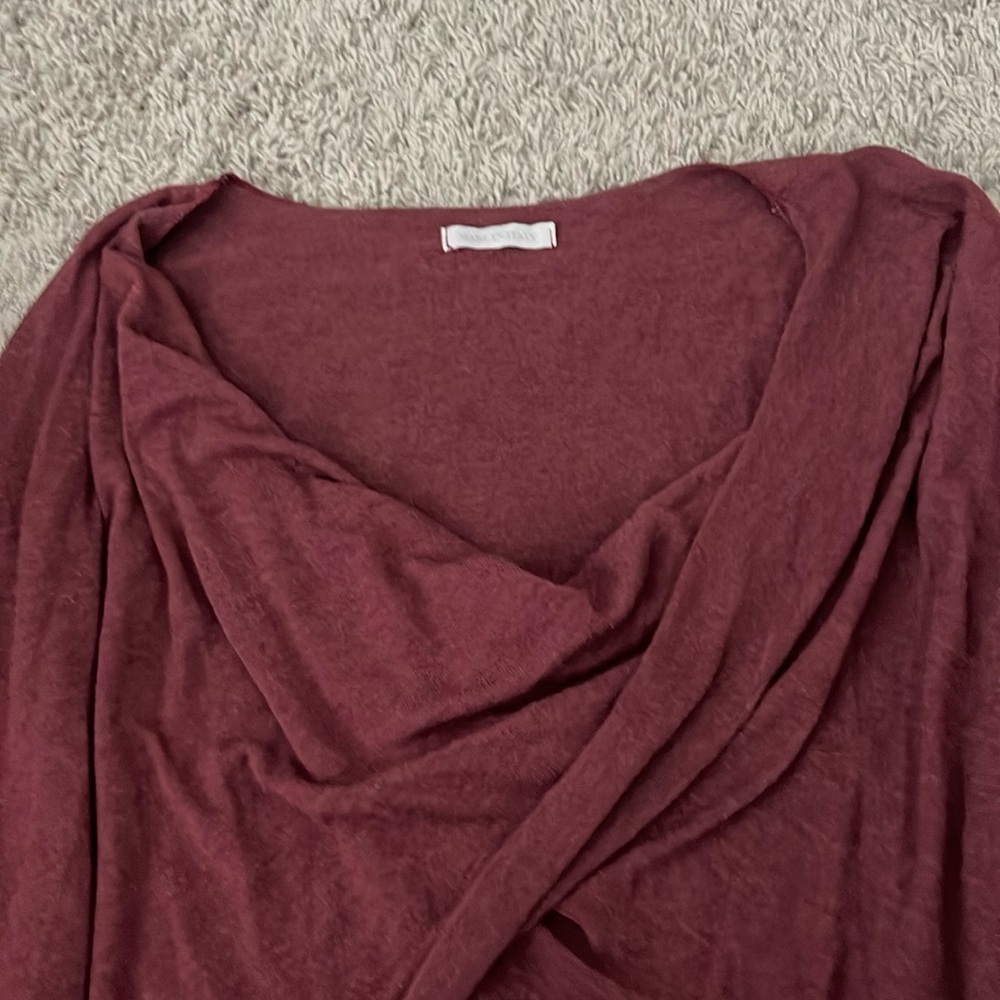 Made in Italy one size crisscross lightweight sweater.